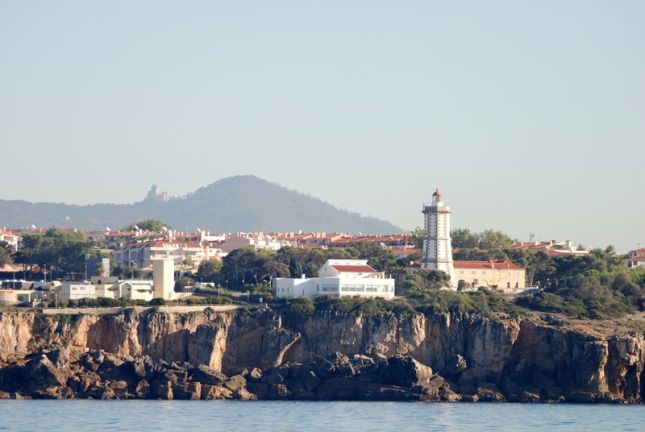 Arrivée à Cascais, Sintra dans le fond